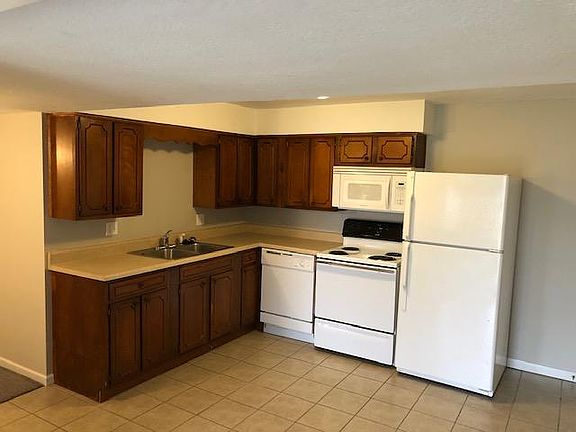 3rd image of 3207 Martha Dr #B
