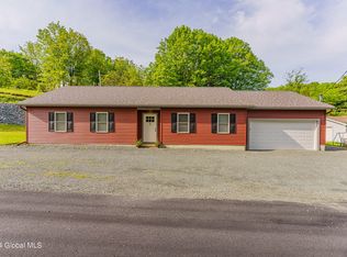 3 Willow Ln, Melrose, NY 12121