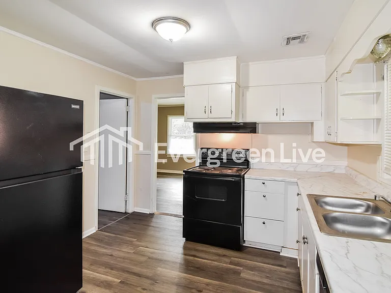 449 Forest Hills Dr — Photo 3