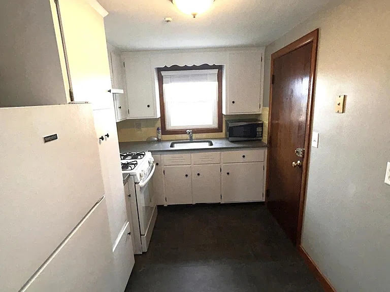 28 Curlew Rd #D — Photo 3