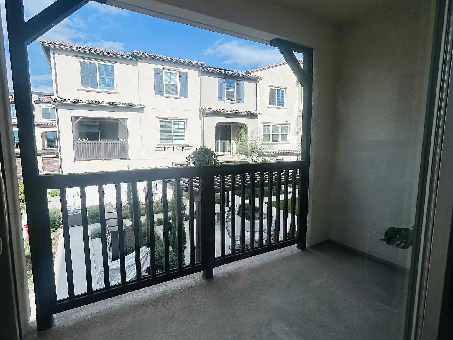 2 bed, 2.5 bath, 1304 sqft, $1,399 — Photo 4