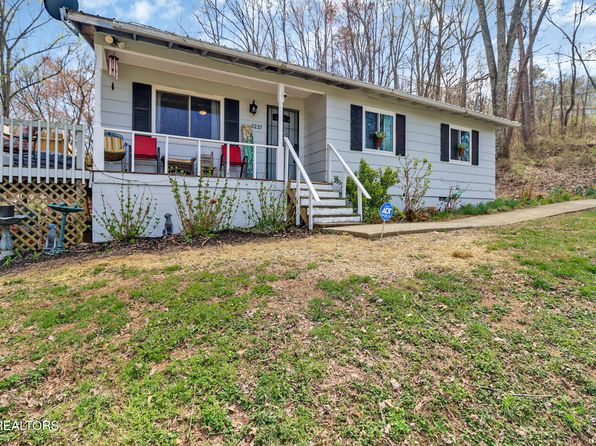3225 W Wolf Valley Rd, Clinton, TN 37716