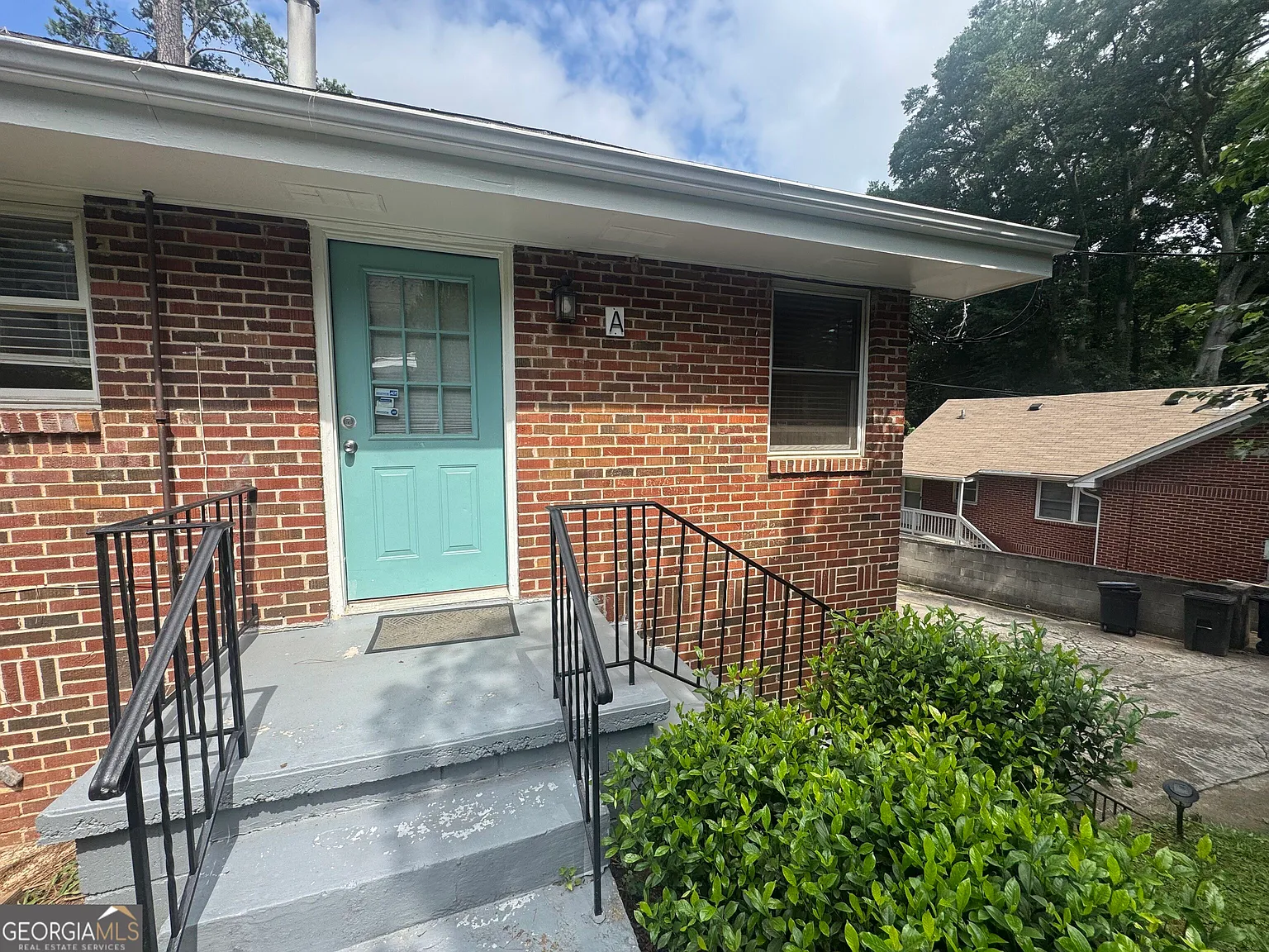 2 bed, 1.0 bath, 850 sqft, $1,300 — Photo 1