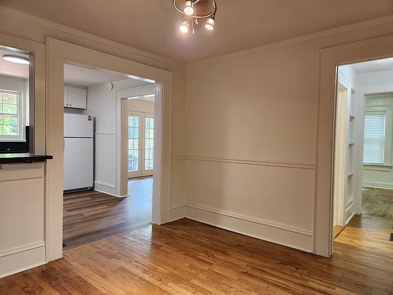 1505 Eastland Rd — Photo 9