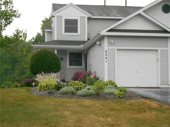 8241 Boatwatch Dr, Baldwinsville, NY 13027