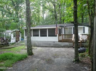 132 Aztec Dr, Shohola, PA 18458