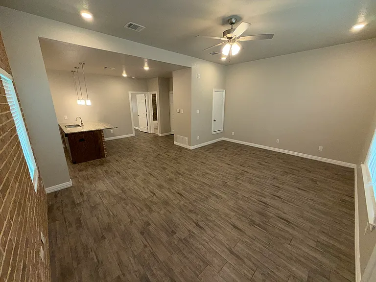 532 Wrigley Ln — Photo 4