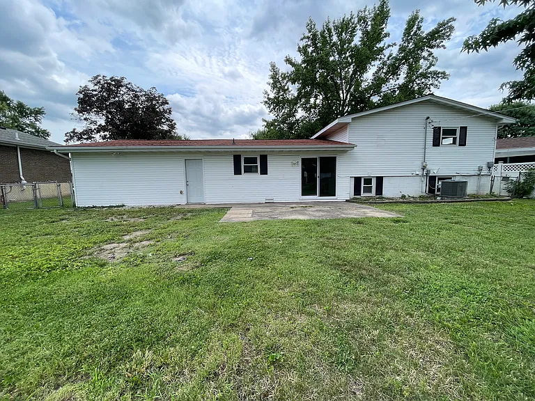 105 Chateau Dr — Photo 23