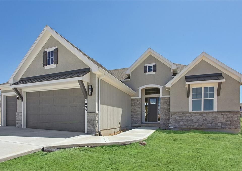 1st image of 7050 NW Forest Lakes Dr