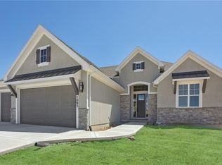 7050 NW Forest Lakes Dr, Kansas City, MO 64152