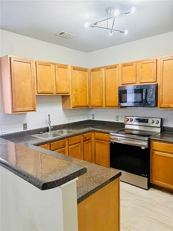 4 bed, 2.5 bath, 1742 sqft, $2,600 — Photo 3