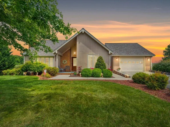87 Hilltop Cir, Daleville, VA 24083