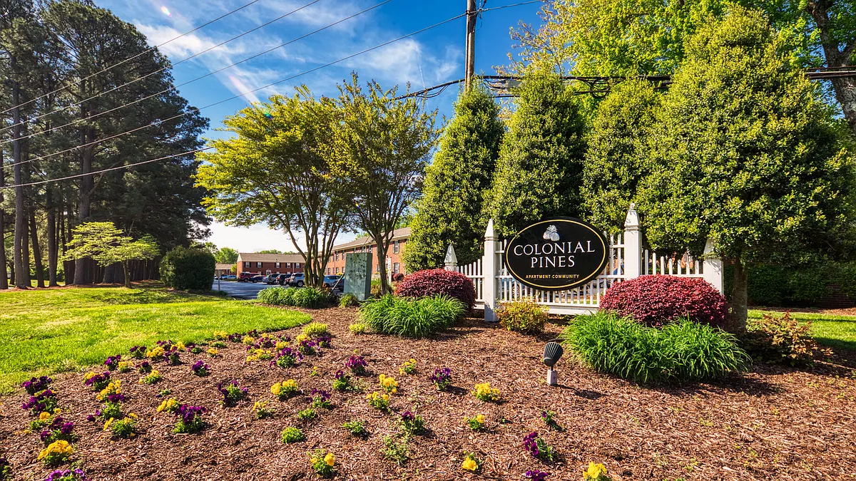 Building Photo - Colonial Pines