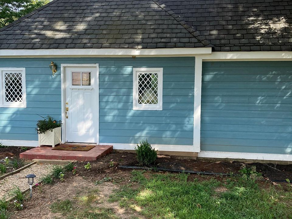 This is Cottage Blueberry 
On Private Farm 0nly 7 Miles to Cville
35 miles Richmond Available