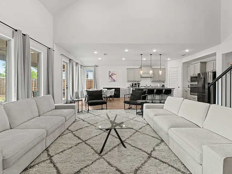 801 Lake Cove Dr — Photo 6