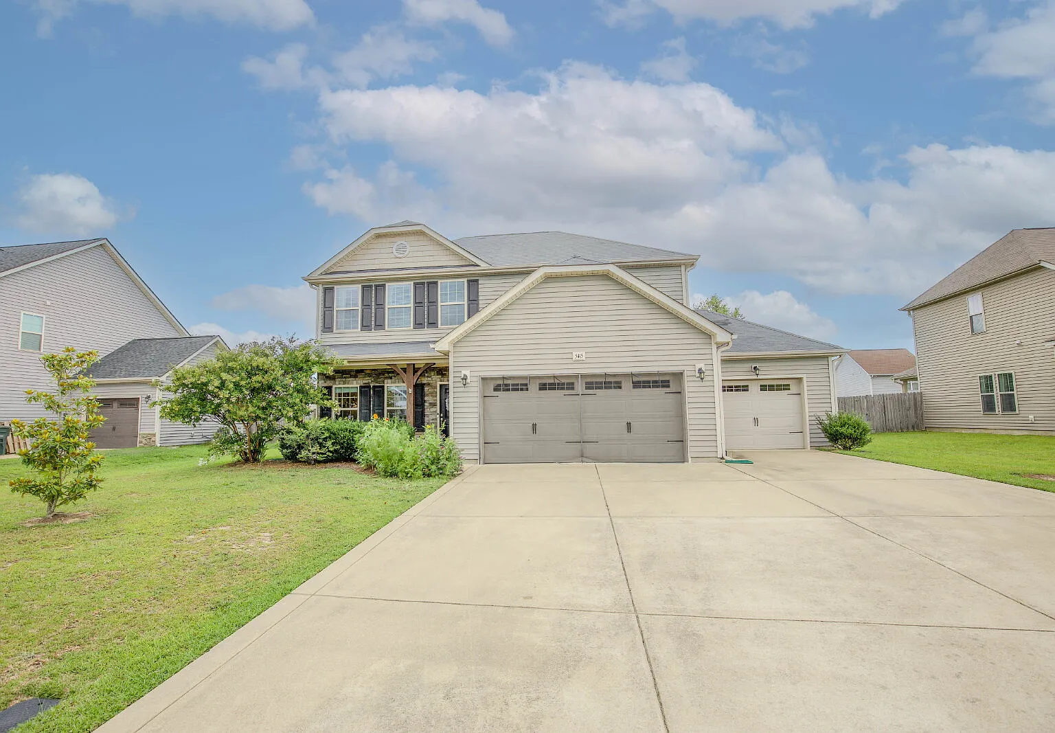 3 bed, 2.5 bath, 2023 sqft, $2,100 — Photo 2