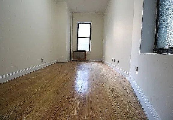 3rd image of 70 W 106th St