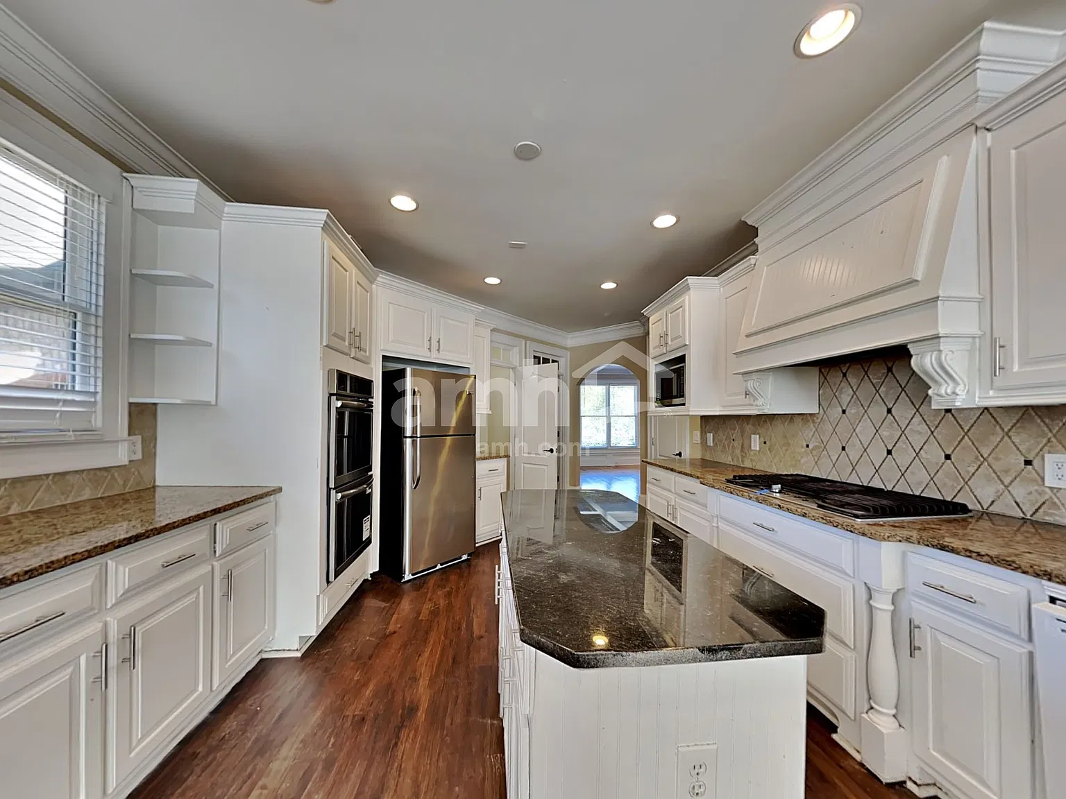 5 bed, 3.5 bath, 4437 sqft, $3,950 — Photo 4