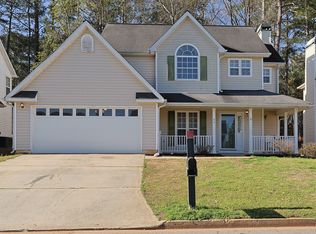 40 Harbour Lake Dr, Fayetteville, GA 30215