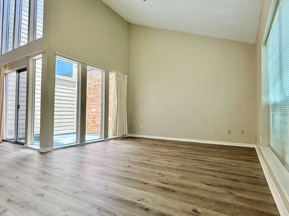 7915 Kendalia Dr, Houston, TX 77036