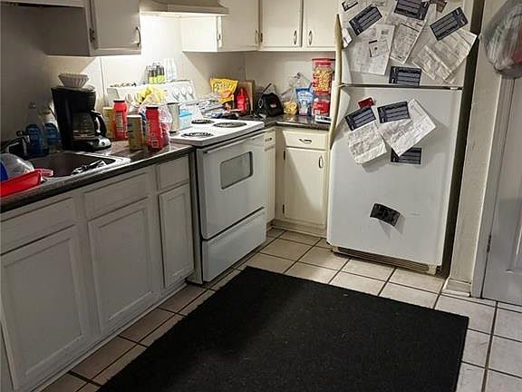 3rd image of 292 Meadows Dr #294