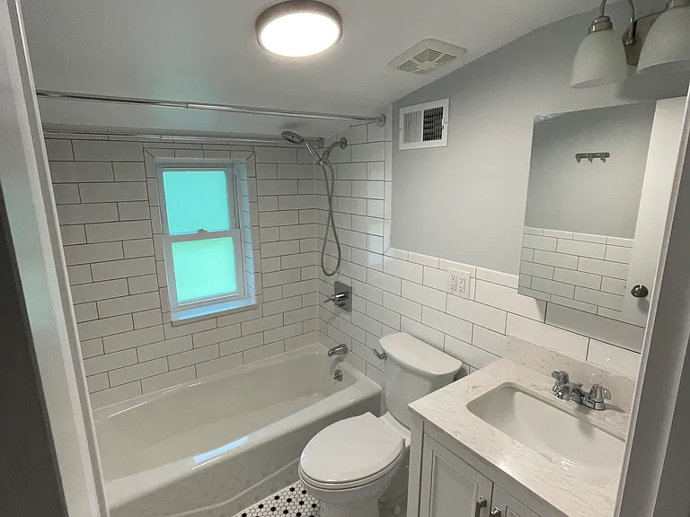401 S Main St #D — Photo 10