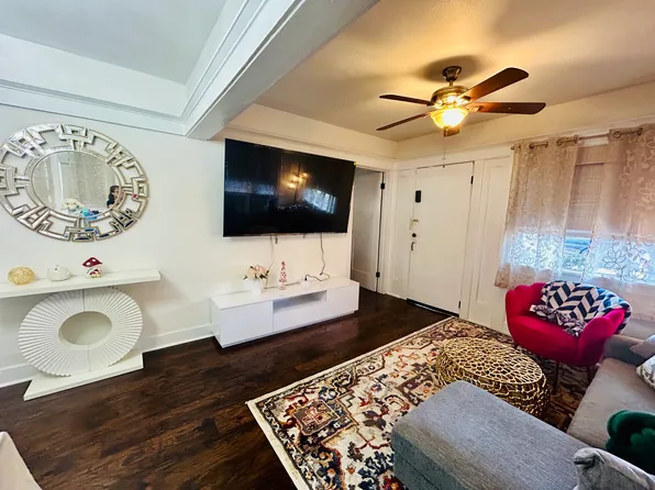 934 N Washington Pl, Long Beach, CA 90813