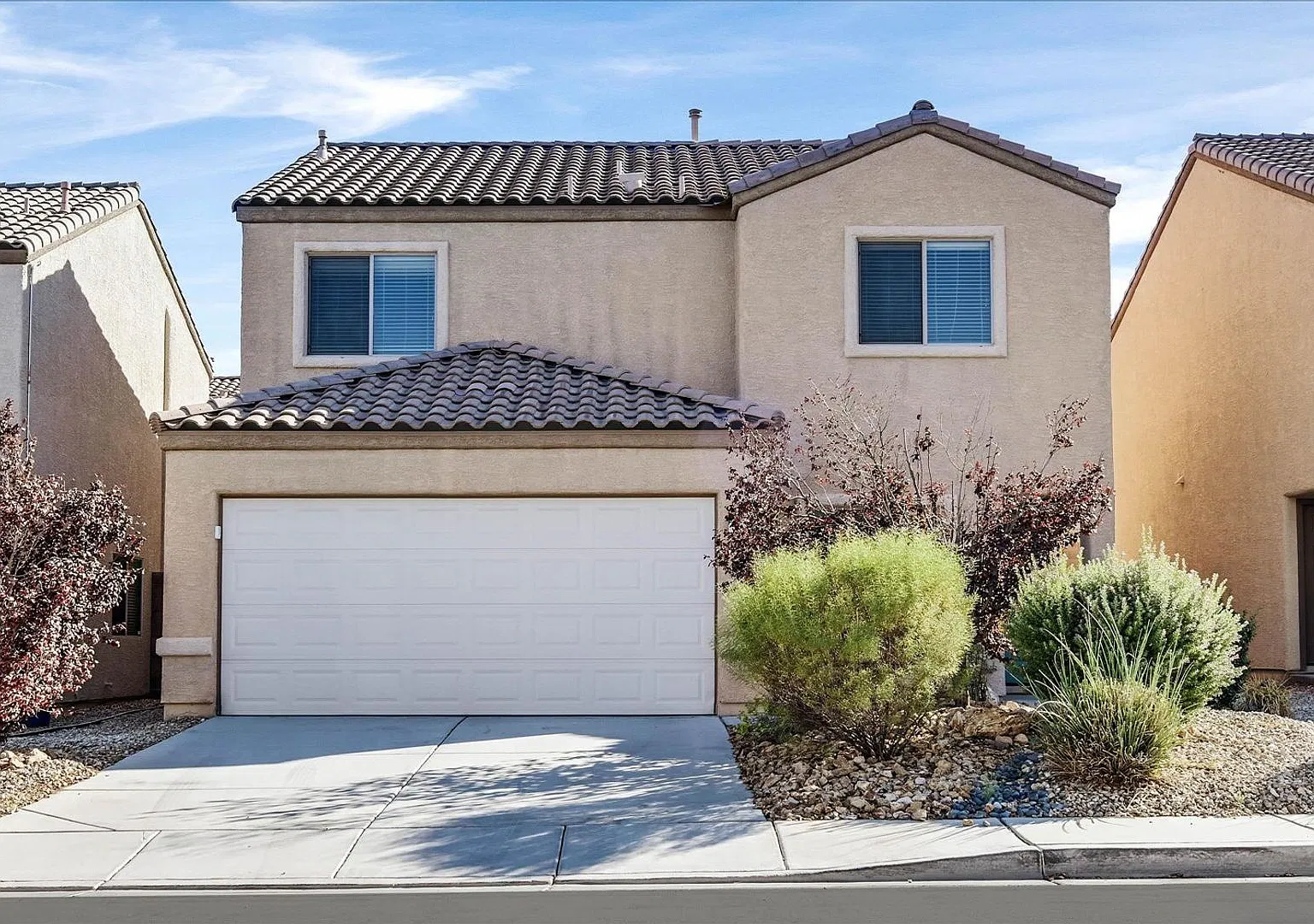 Beautifully Renovated 4-Bedroom Southwest Home with Den — Photo 1