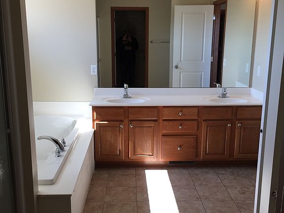 5th image of 6835 Lakewood Dr NE