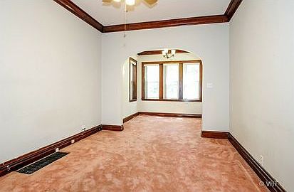 3rd image of 2040 W Cuyler Ave