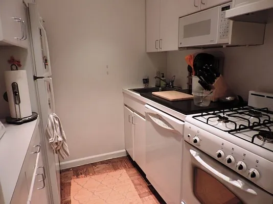 Rented by essential NEW YORK Real Estate | media 3