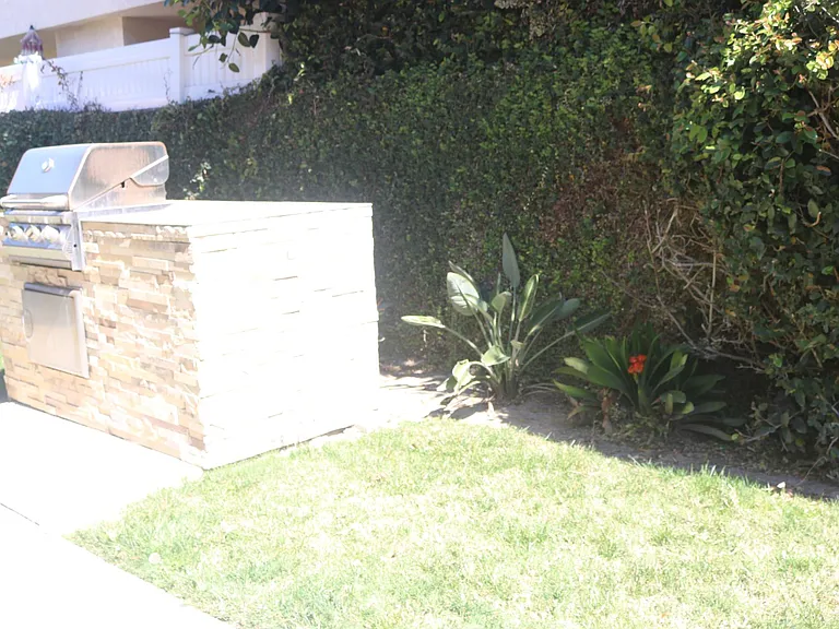 370 Avocado St #3 — Photo 15