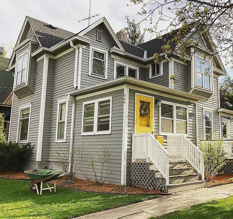 1st image of 900 College St S
