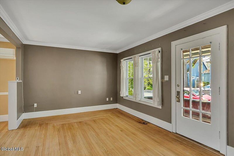 3rd image of 142 Bruce Street