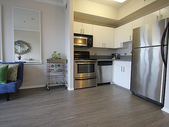 4th image of 1643 6th Ave APT 518