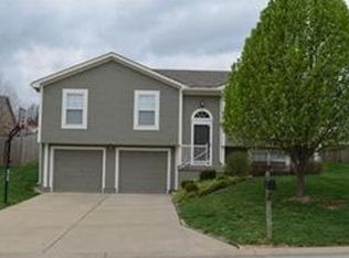 933 SE Kings Cross Rd, Blue Springs, MO 64014