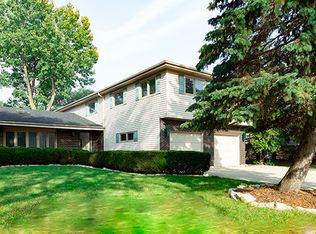 952 N Williams Dr, Palatine, IL 60074