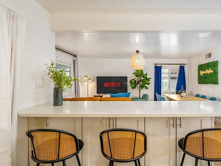 Bright and inviting ambiance, combined with comfortable seating, makes it an ideal setting for sharing memorable moments.
Bright and inviting ambiance, combined with comfortable seating, makes it an ideal setting for sharing memorable moments.