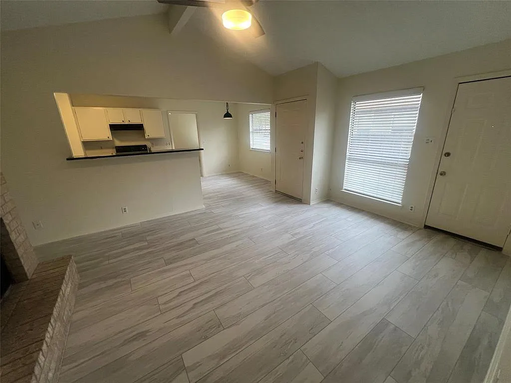 2 bed, 2.0 bath, 838 sqft, $1,360 — Photo 4