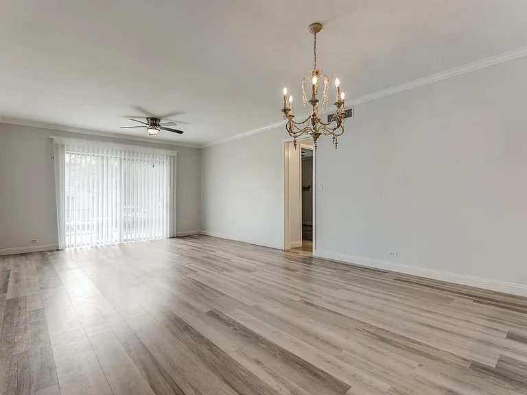 7709 Broadway #113 — Photo 2