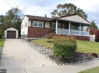 3 Barclay Dr, Turnersville, NJ 08012