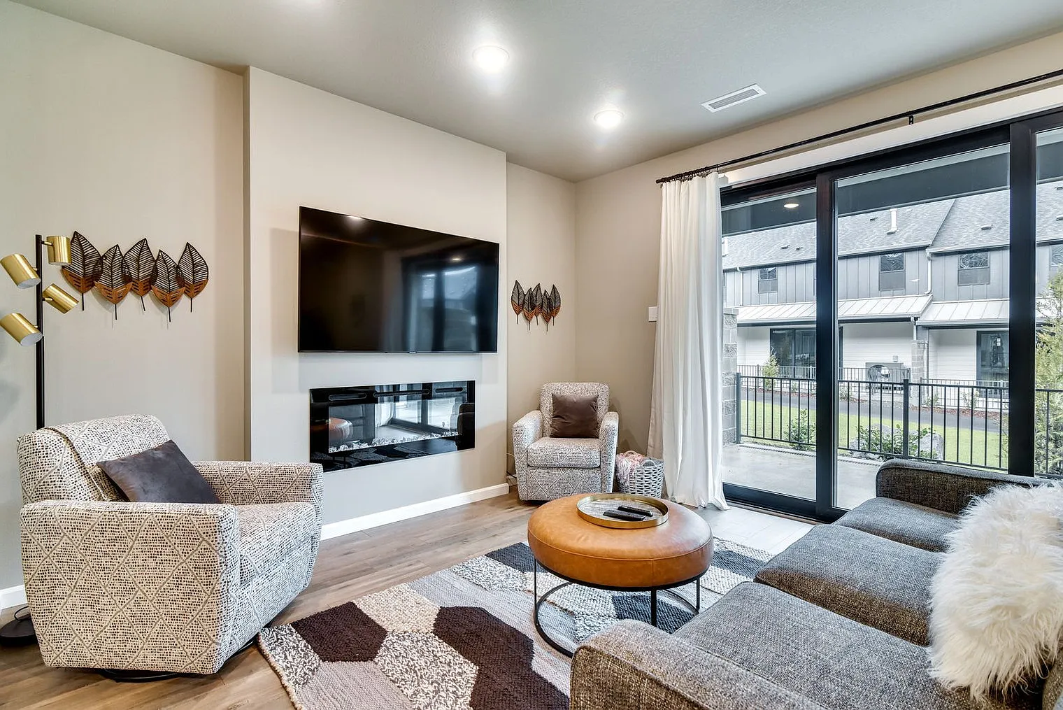 2 bed, 2.0 bath, 1915 sqft, $3,612 — Photo 1