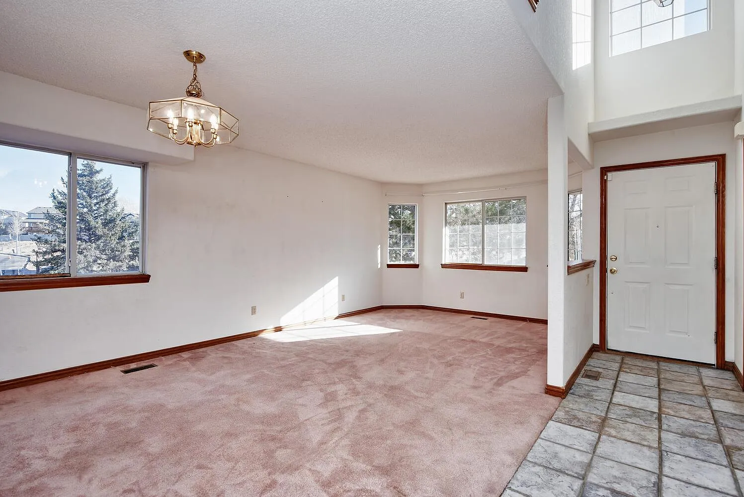5 bed, 3.5 bath, 3500 sqft, $3,400 — Photo 2