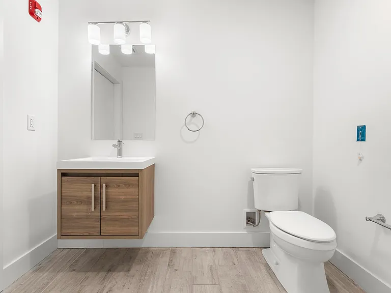 245 E Main St #1 — Photo 20
