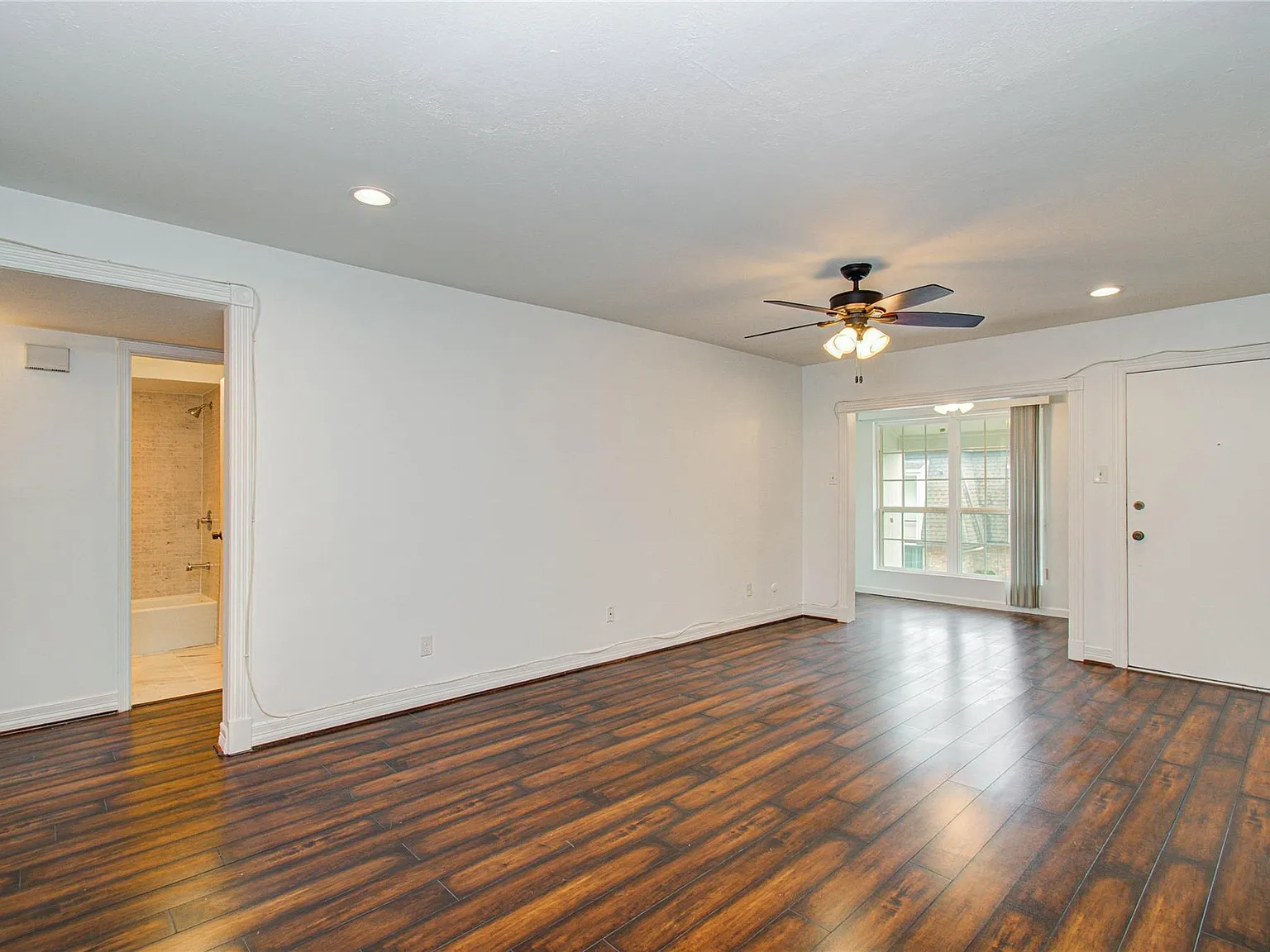 2 bed, 2.0 bath, 1052 sqft, $1,900 — Photo 2