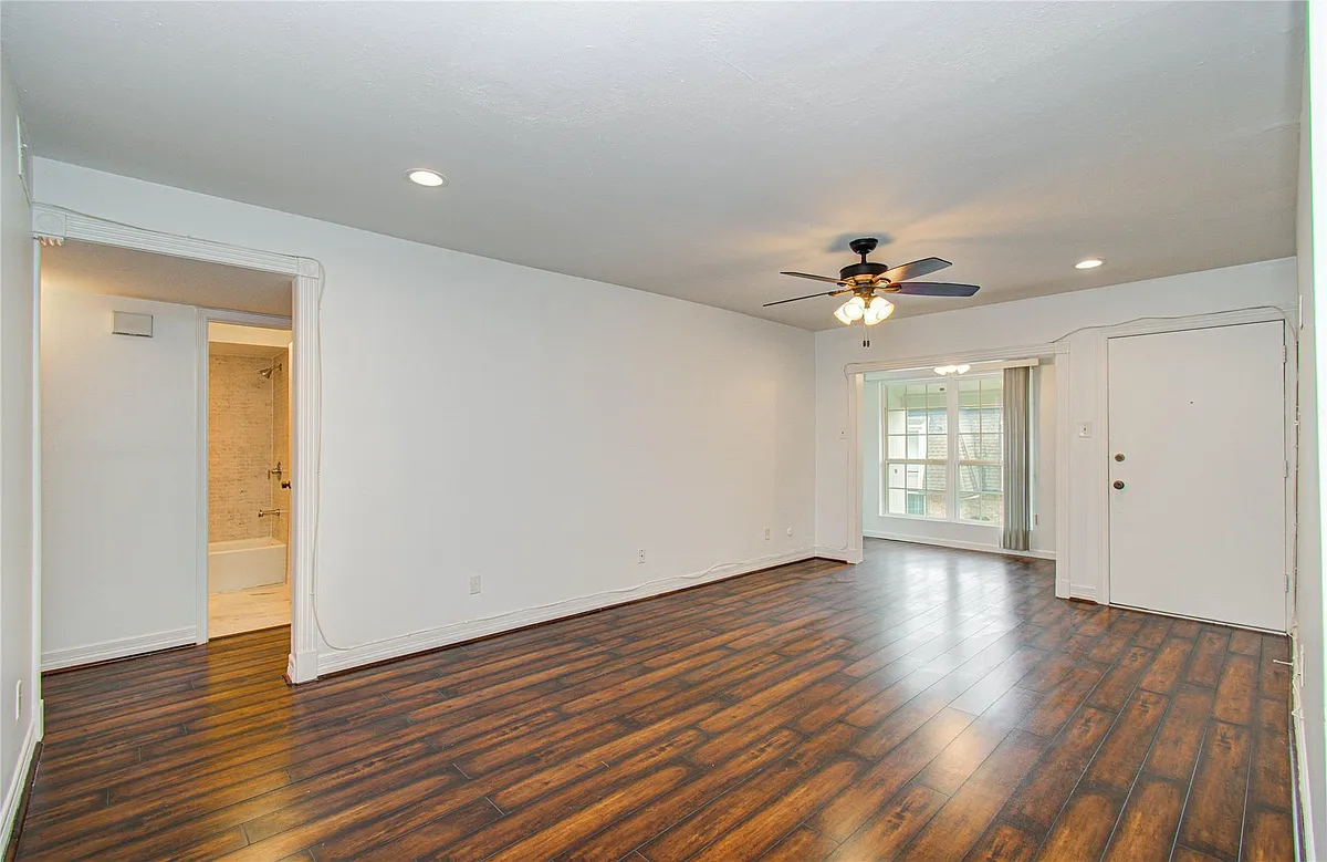 Building Photo - 12633 Memorial Dr #152