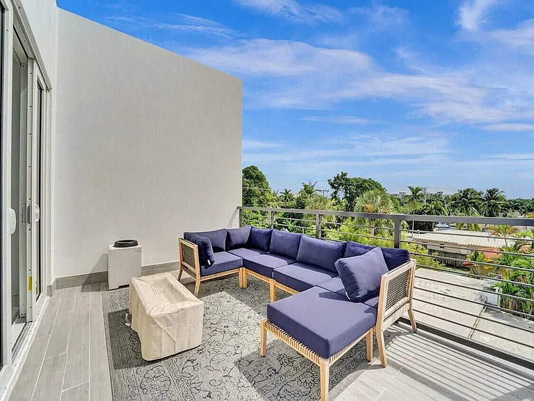 1220 NE 15th Ave — Photo 32