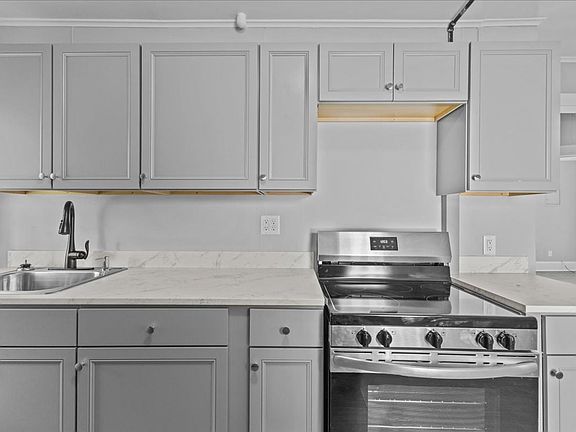 2nd image of 410 Saint Paul St #2