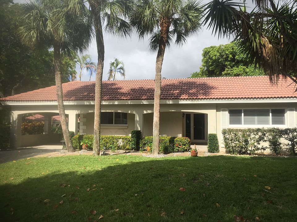 1st image of 2907 N Palm Aire Dr #2907