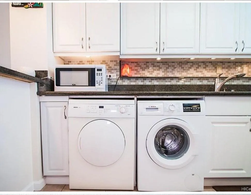 2 bed, 828 sqft, $3,200 — Photo 4
